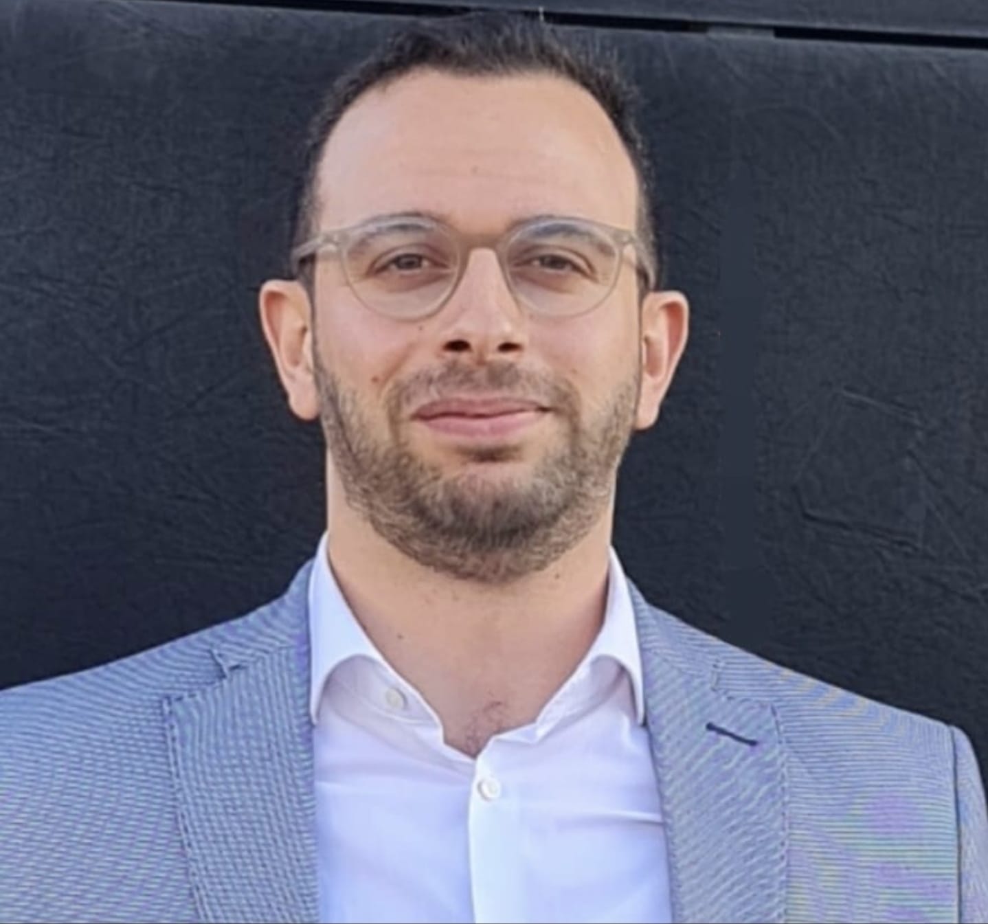 „Meine Erfahrung mit Doktorhaus war in jeder Hinsicht ausgezeichnet. Sie zeichnen sich durch hohe Professionalität und schnelle Reaktionszeiten aus. Das gesamte Team ist äußerst hilfsbereit und engagiert – eine Zusammenarbeit, die Vertrauen schafft und wirklich überzeugt.“